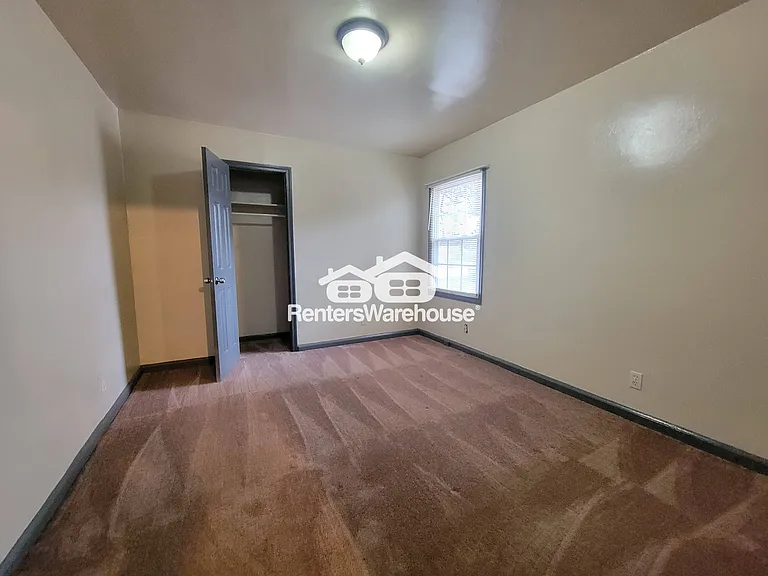 1056 Regent St SW #B — Photo 9