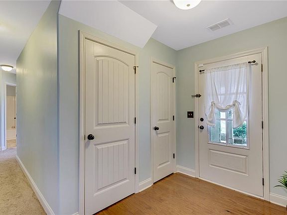 4th image of 691 Lake Vista Dr