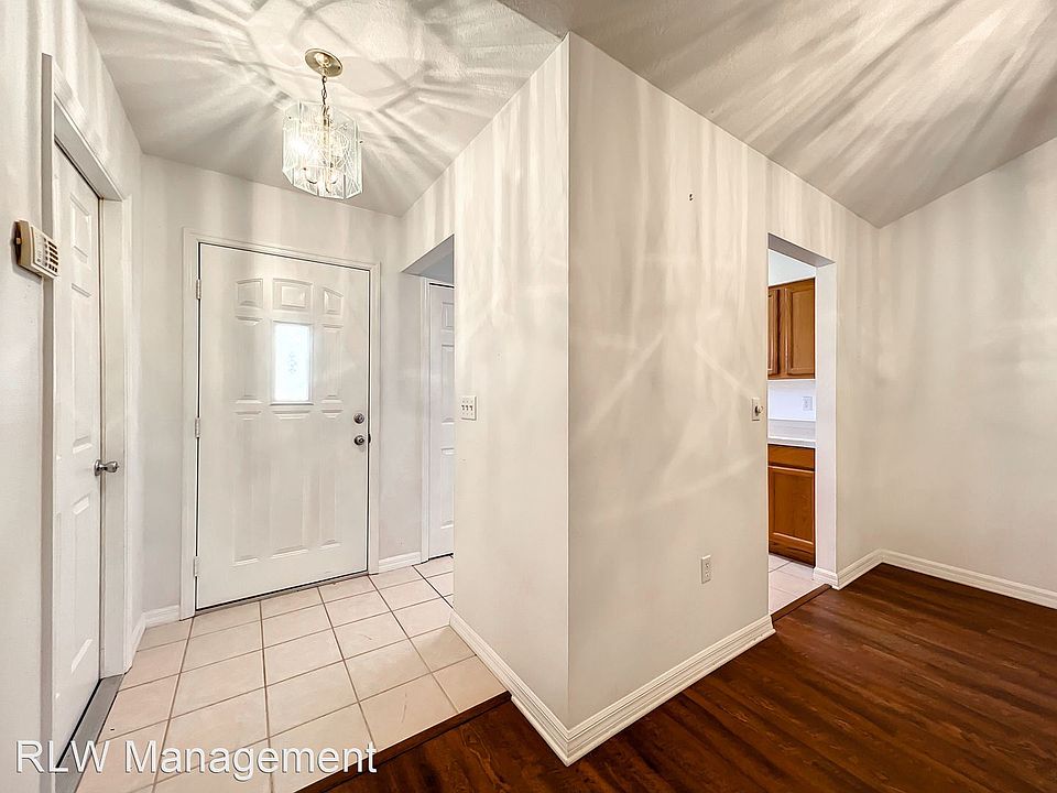 1st image of 1554 Grove Ct