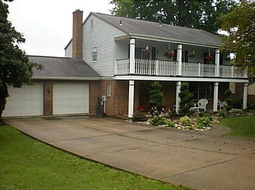 1st image of 16 Chestnut Hill Dr