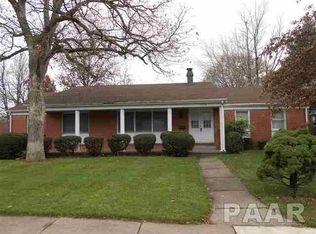 1922 Saint Clair Dr, Pekin, IL