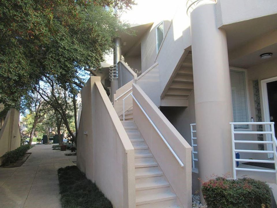 1st image of 209-4040 Avondale Ave #209