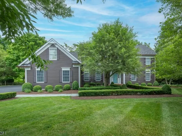 5 Brookside Dr, Peapack Gladstone Boro, NJ 07934