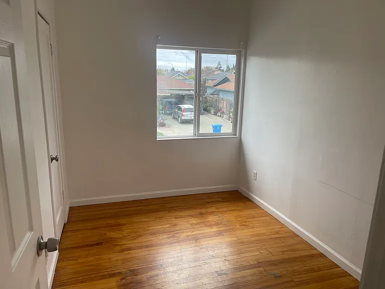 991 Suiter St #B — Photo 9