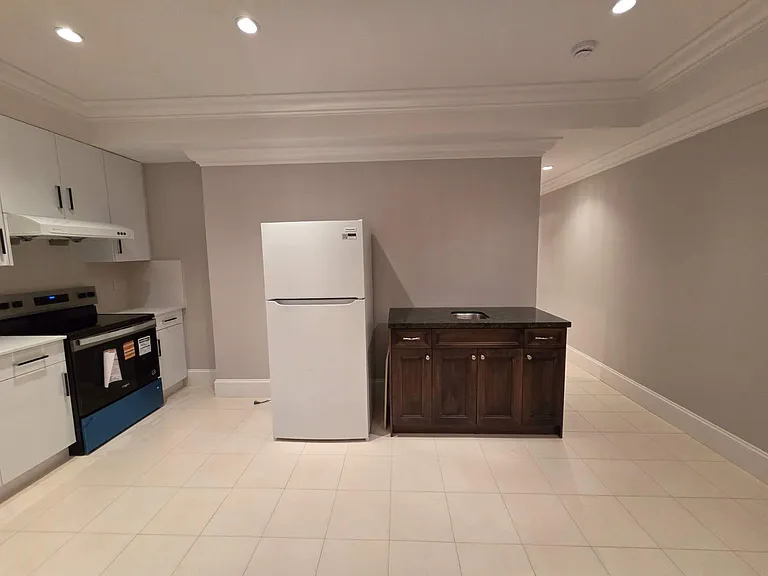 4758 Bond St — Photo 7