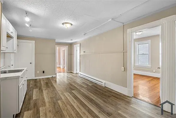 4 bed, $2,450 — Photo 4