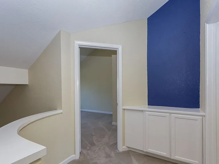 216 Greenview Dr — Photo 24