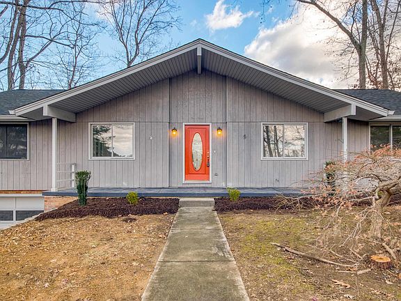 2nd image of 1090 Thorn Cir