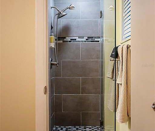 4th image of 734 NW 38th St