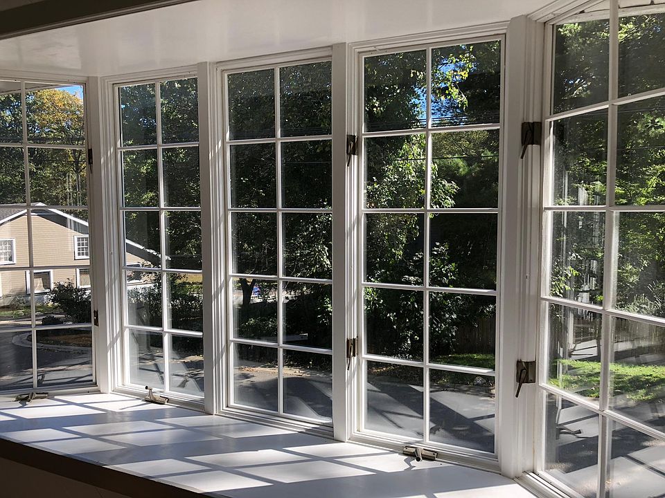 Bay window seat in Living room