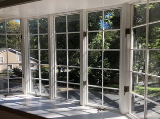 19 Edgewood Pl, Locust Valley, NY 11560