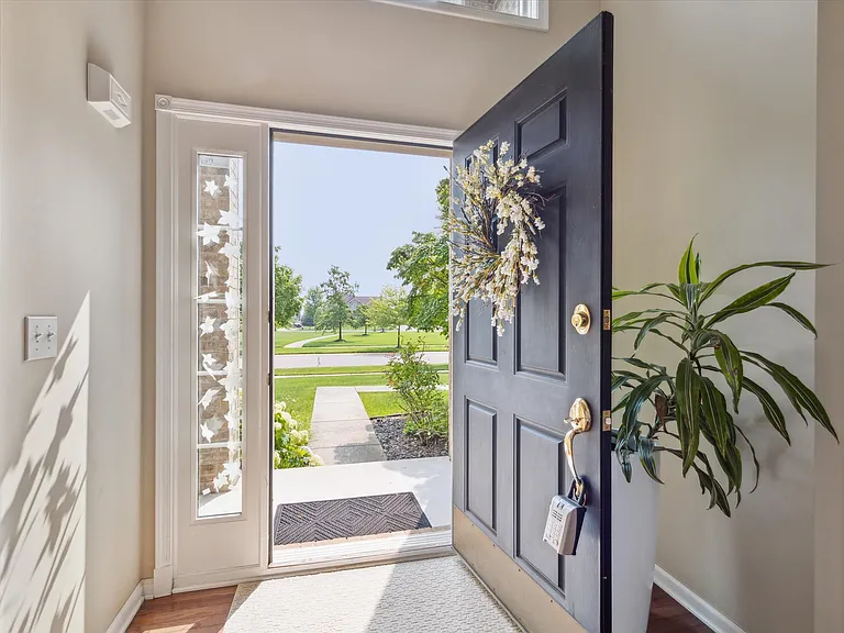 24323 Bellingham Dr — Photo 6
