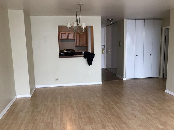 5th image of 1636 N Wells St APT 3411