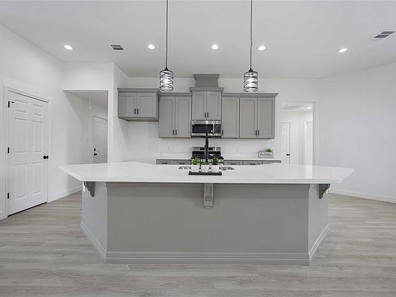 3rd image of 4218 Phlox Street