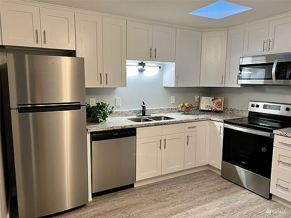 New Frig, Range, DW, Solid QUARTZ counters, etc.>