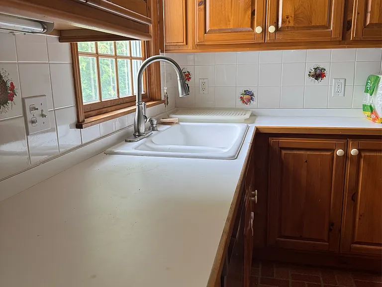 6 Beechwood Rd — Photo 3