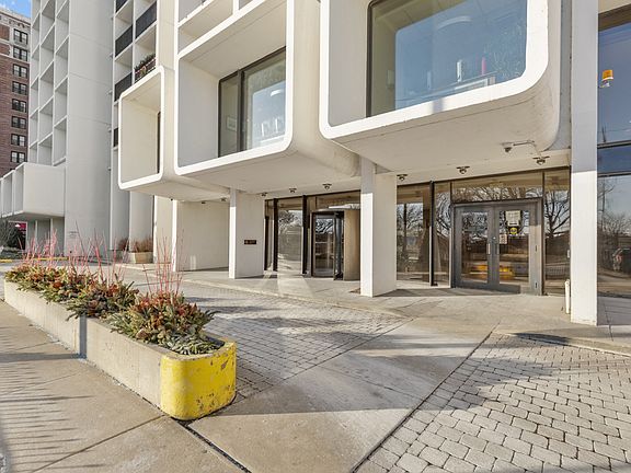 2nd image of 3200 N Lake Shore Dr APT 1403