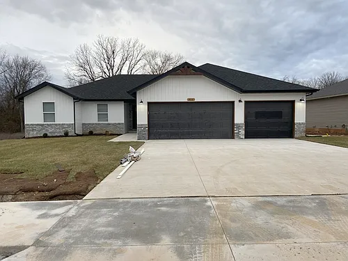 433 E Logan St Photo 1