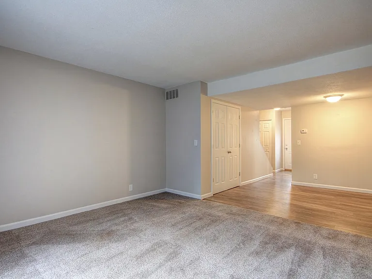 1515 Lincolnshire Dr — Photo 3