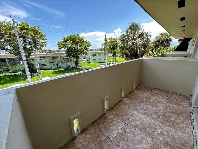 7505 SW 82nd St #320 — Photo 31