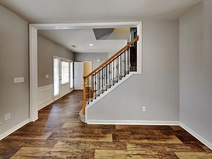 755 Earlham Dr — Photo 2