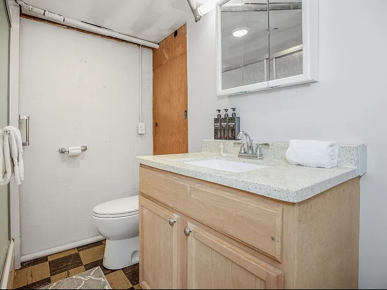 2828 Macarthur Ave — Photo 17