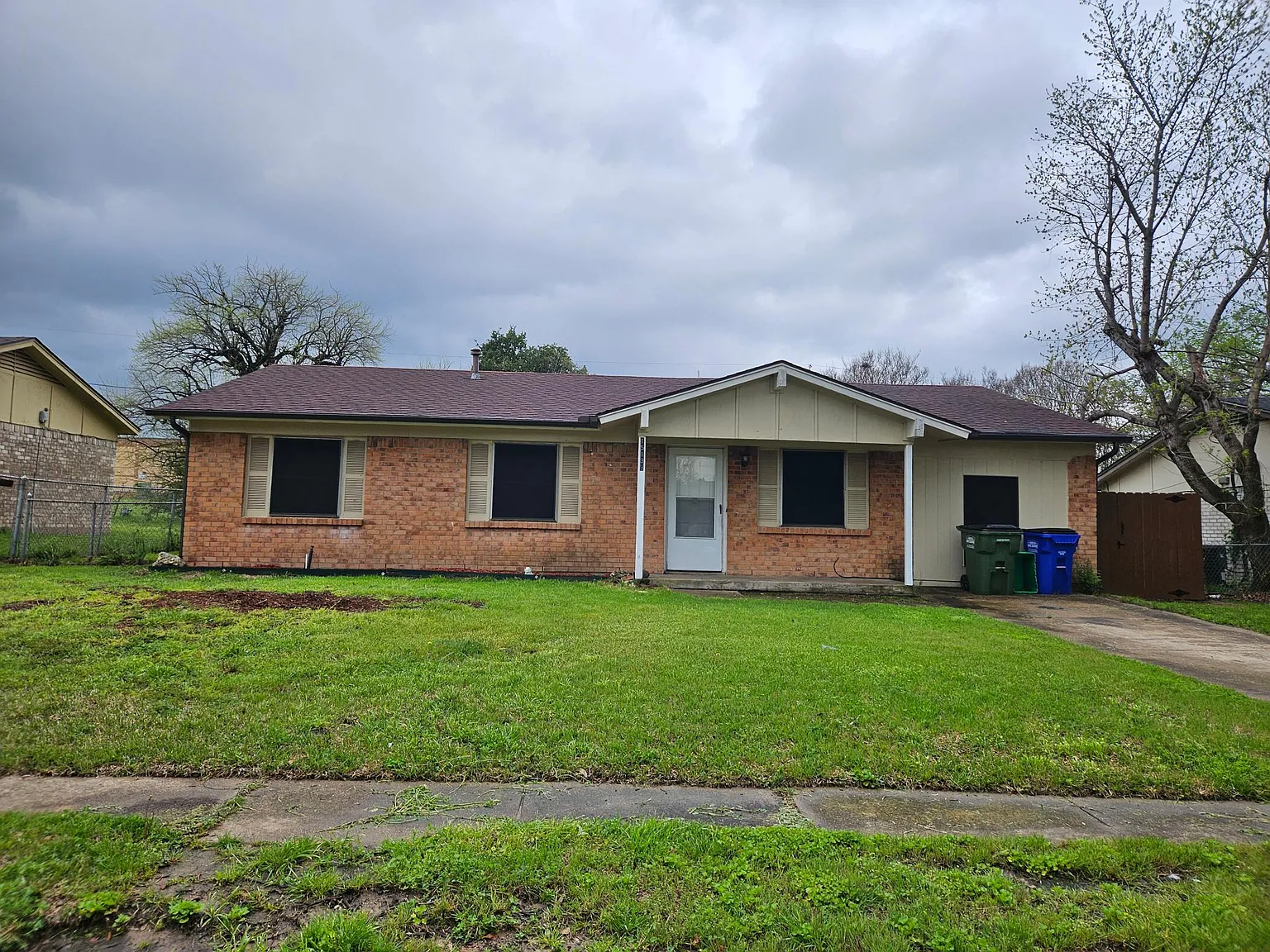4 bed, 2.5 bath, 1373 sqft, $2,000 — Photo 1