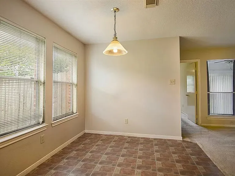 8311 Berkely Ct — Photo 15