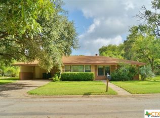 111 Glendale St, Luling, TX 78648