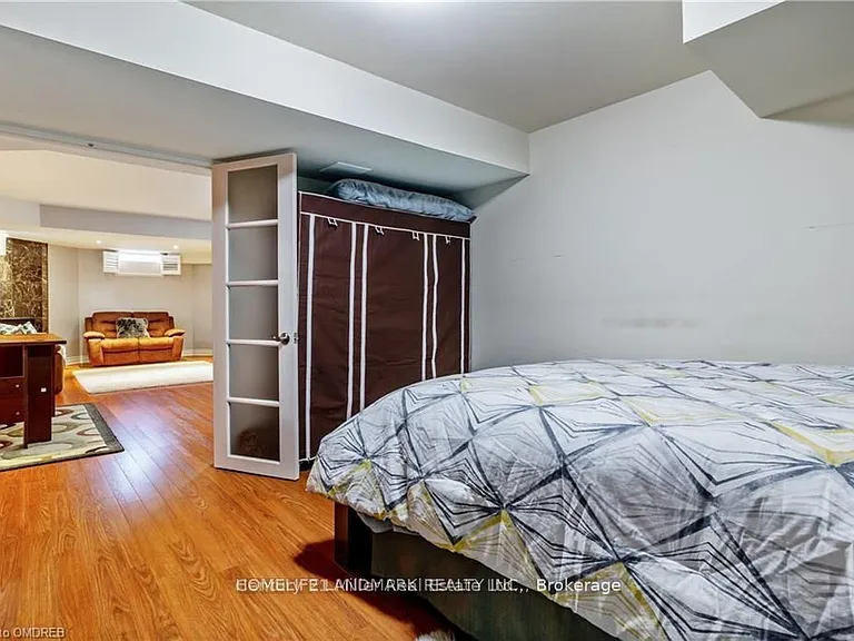 2384 Parkglen Ave — Photo 8
