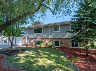 1185 County Road B W, Roseville, MN 55113