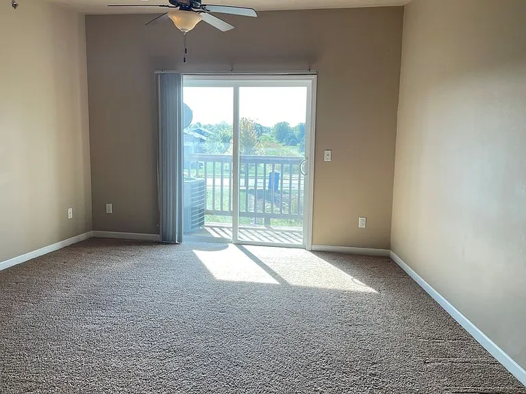 1105 Honeysuckle Dr #2 — Photo 2
