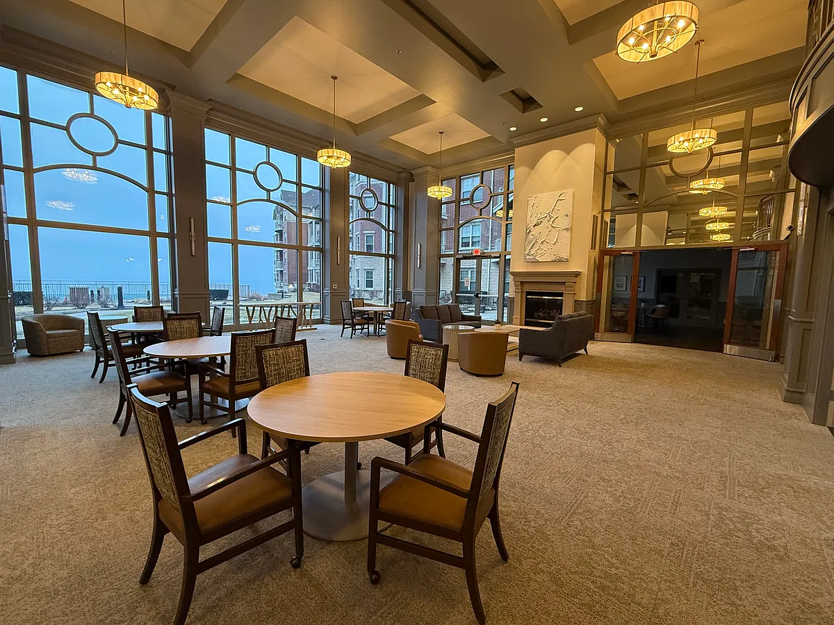 Building Photo - 4110 S Lake Dr #336