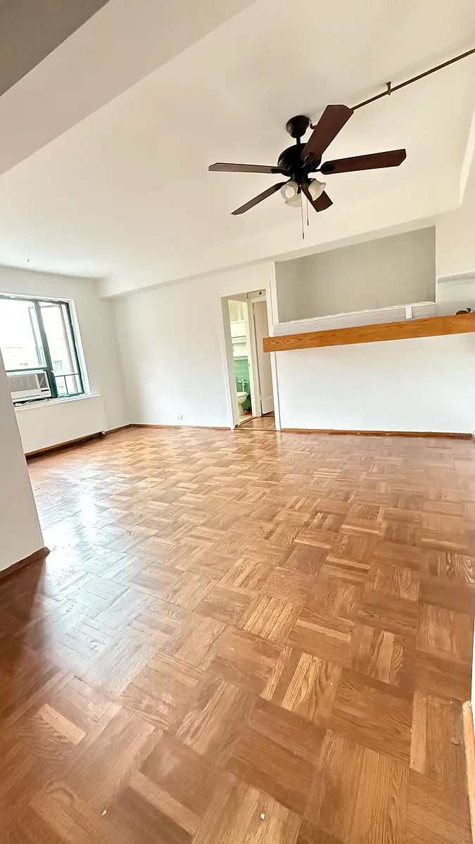 Living Room - 36 Metropolitan Oval #7