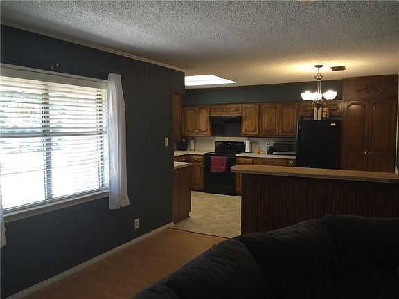 4th image of 114 Alamo St