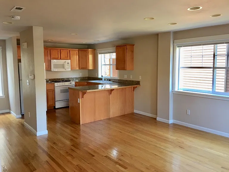 6521B 24th Ave NE — Photo 1