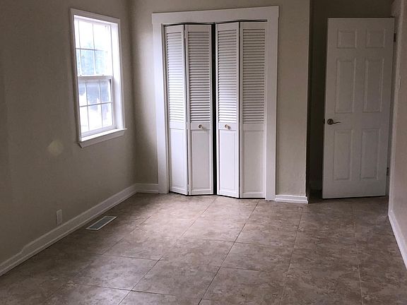 5th image of 300 N Parkview Ave