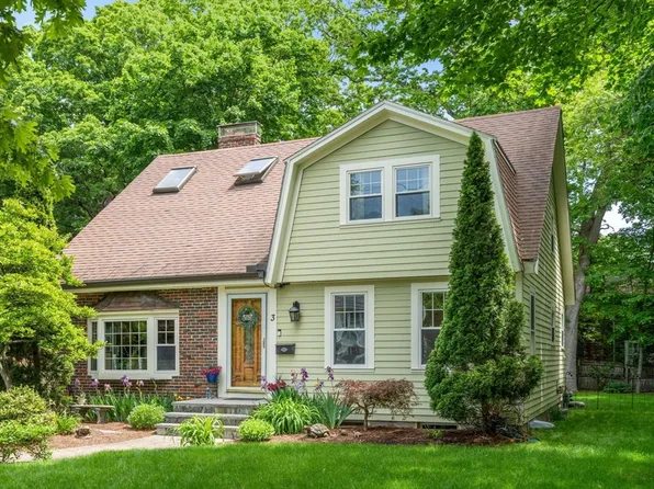 3 Berkeley Rd, Wellesley, MA 02482