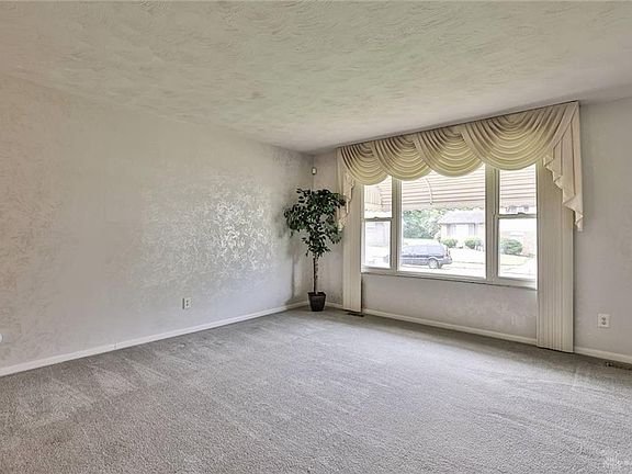 4th image of 5121 Retford Dr