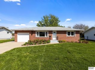 108 Meadow Ln, Gretna, NE 68028