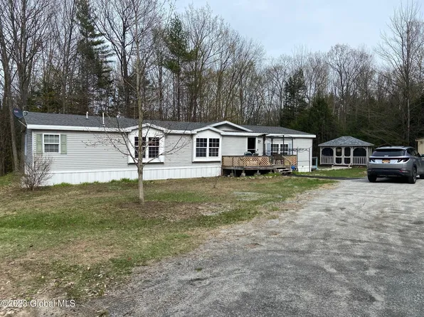 134 Rollies Rd, Warrensburg, NY 12885