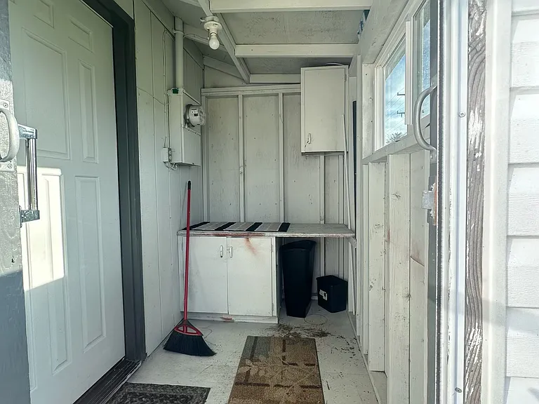 962 Laurel Ave — Photo 3