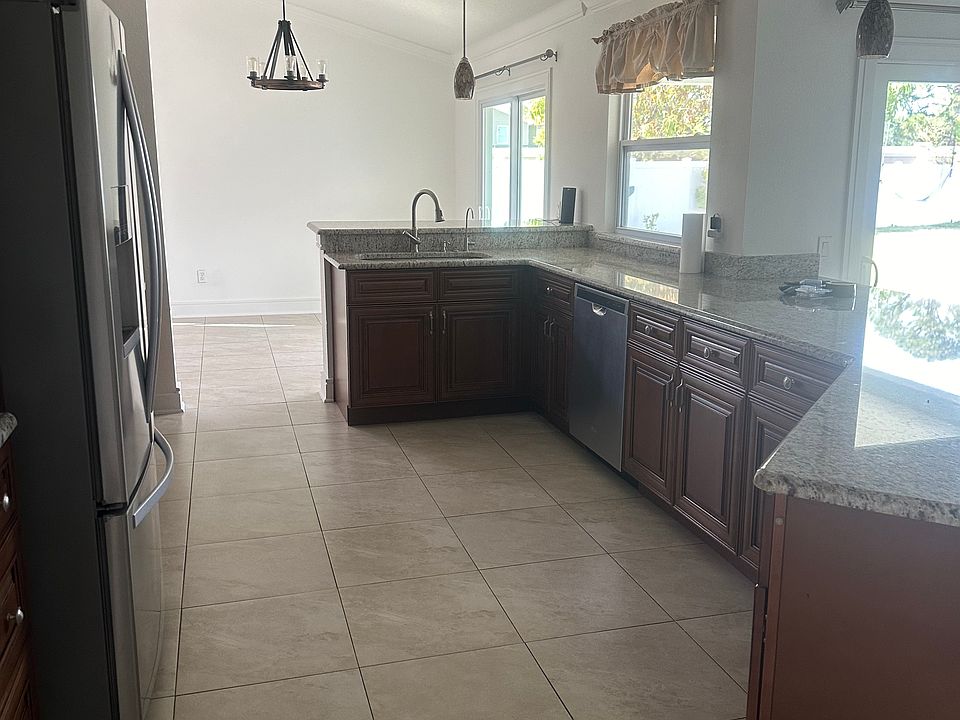 1st image of 157 Honeywood Dr