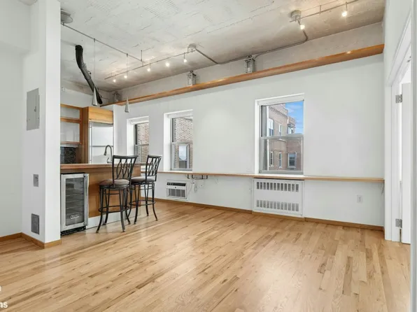 689 Fort Washington Avenue image 1 of 17