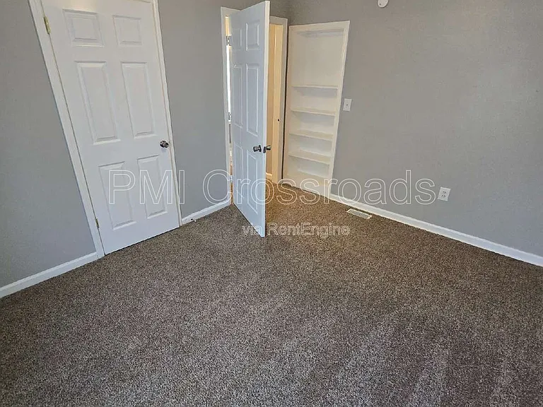 153 S Cypress Ave — Photo 51
