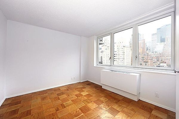 1st image of 115 E 34th St #810