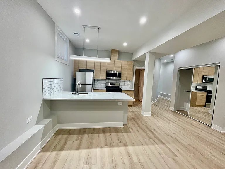2127 S Marshall Blvd #B — Photo 4