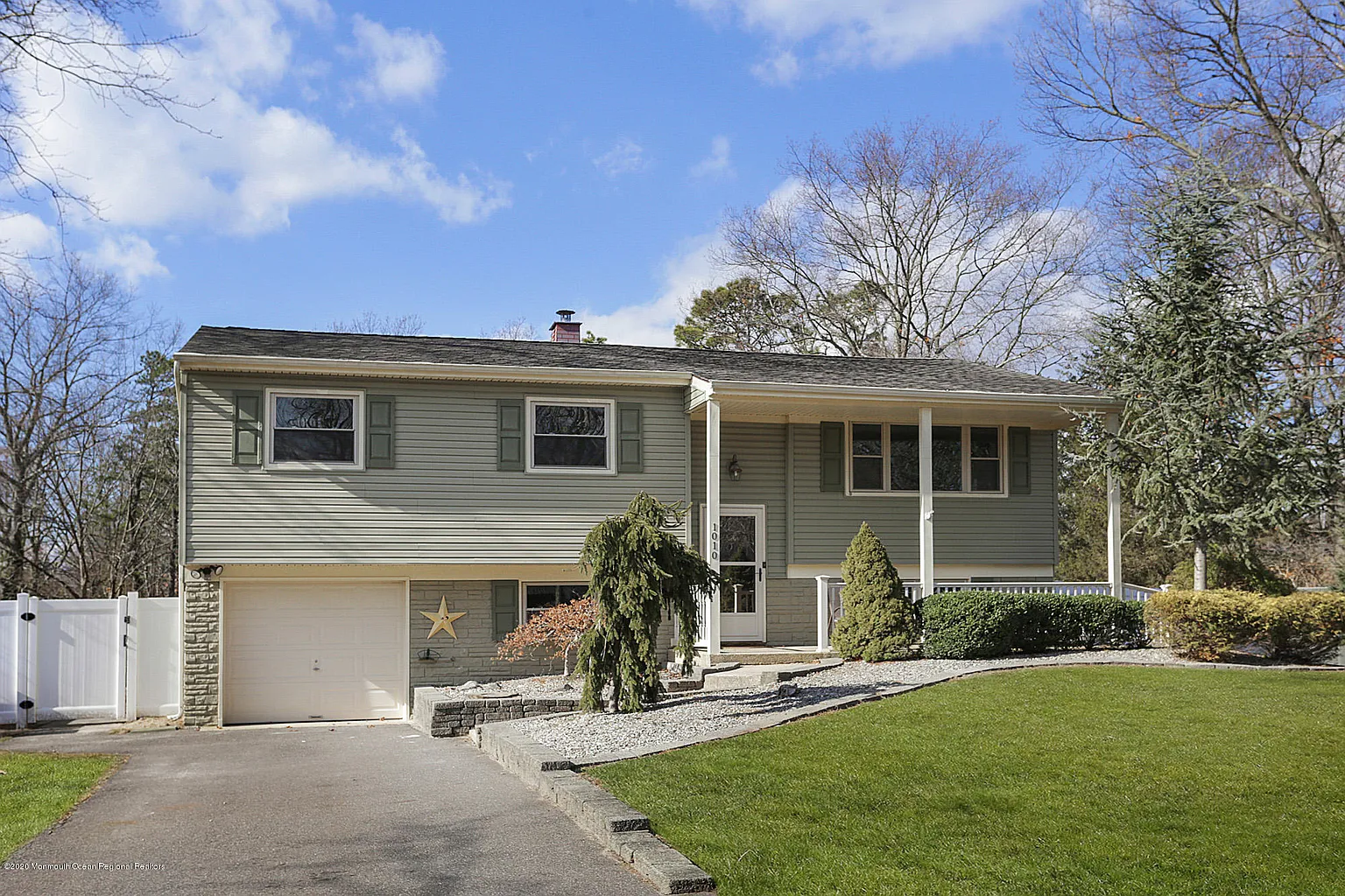 1010 Amethyst Dr photo 1