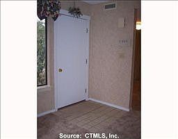 5th image of 1 Canterbury Ln