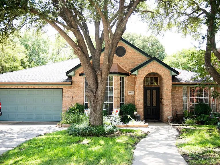 2421 Bonham Trl — Photo 1